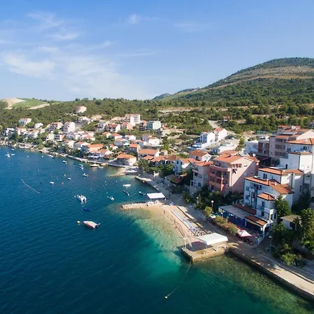 Family Friendly Seaside Komarna, Neretva Delta - Usce Neretve - 18166 Διαμέρισμα Klek