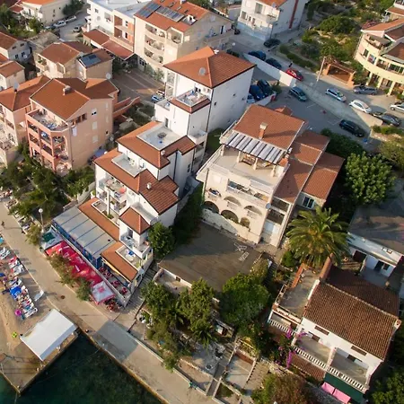 Family Friendly Seaside Komarna, Neretva Delta - Usce Neretve - 18166 *