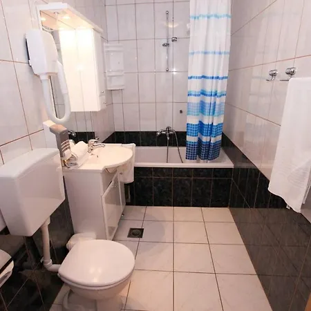Διαμέρισμα Family Friendly Seaside Komarna, Neretva Delta - Usce Neretve - 18166 Klek