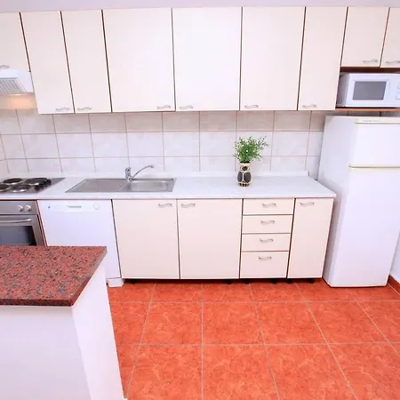 Family Friendly Seaside Komarna, Neretva Delta - Usce Neretve - 18166 * Klek